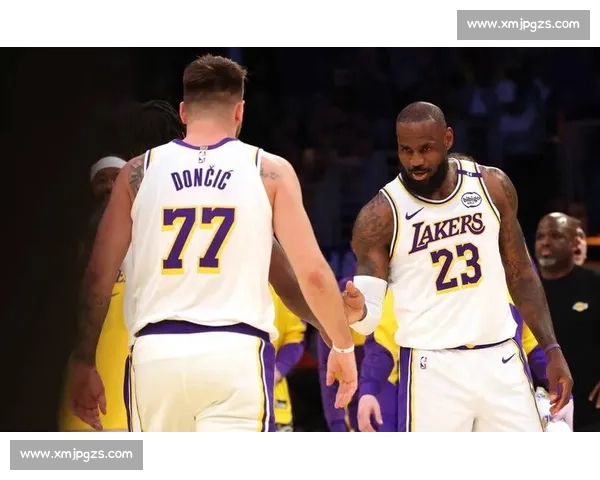 热火对阵湖人第四场比赛回放詹眉对决关键时刻全解析攻防细节复盘